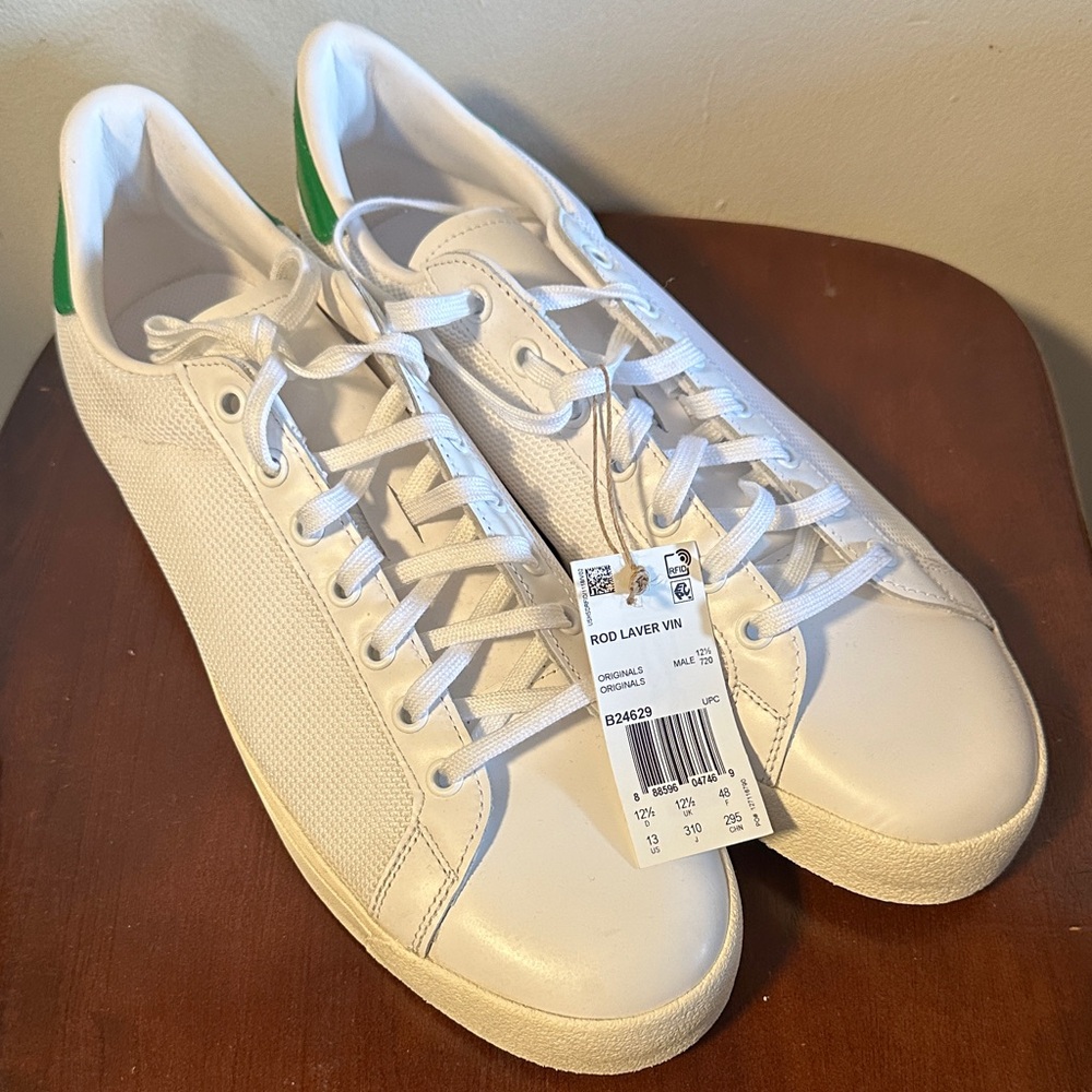 NWT Adidas Originals Rod Laver Vintage shoes